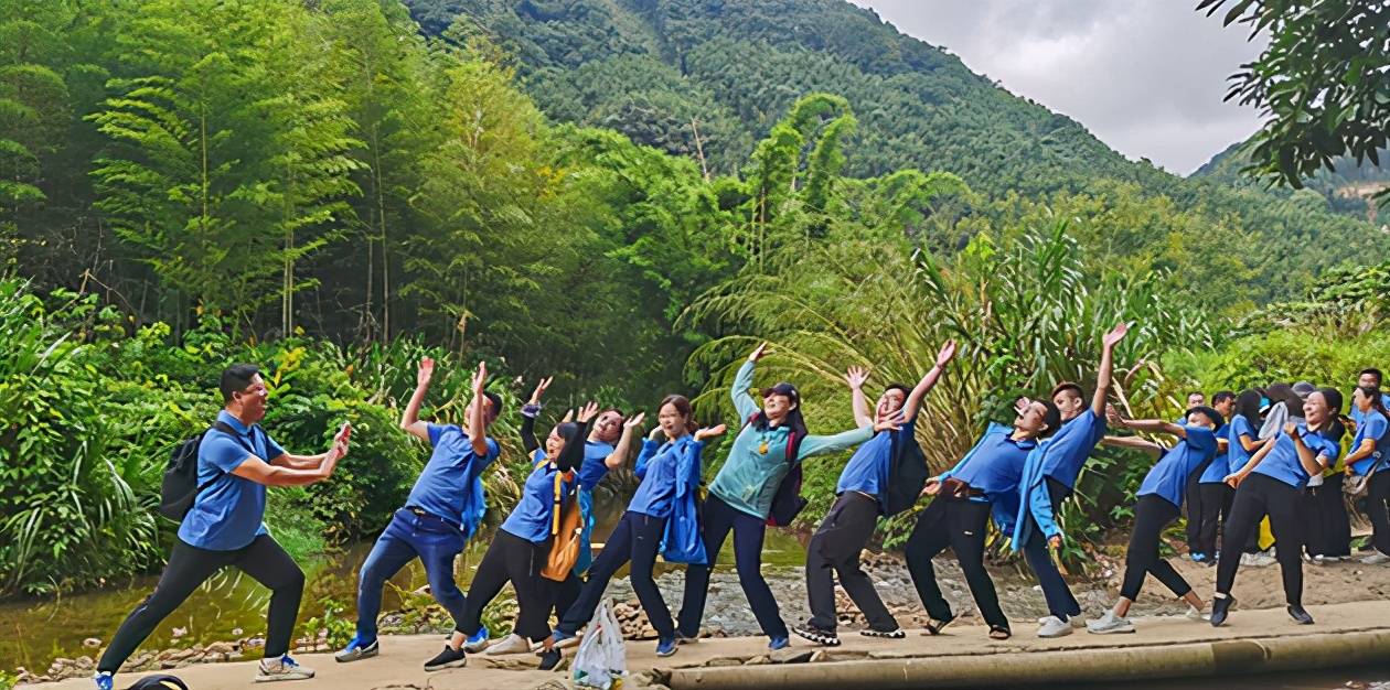 思腾体育运动服厂家绿色行动致力呼吁人与自然的共生