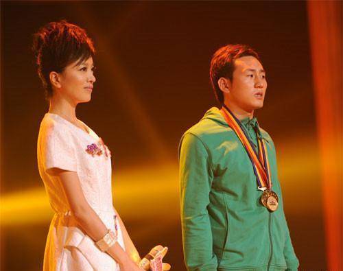 原创曾夺8块金牌的邹庆东退役卖鸡蛋为生用金牌筹款救母