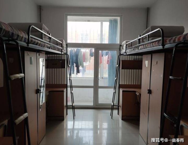 现在的吉林外国语大学有英语,日语,德语,法语,朝鲜语,俄语,西班牙语