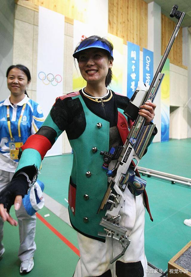 原创射击冠军杜丽现状:脸上的痘痘不见了,嫁小四岁老公美得冒泡!