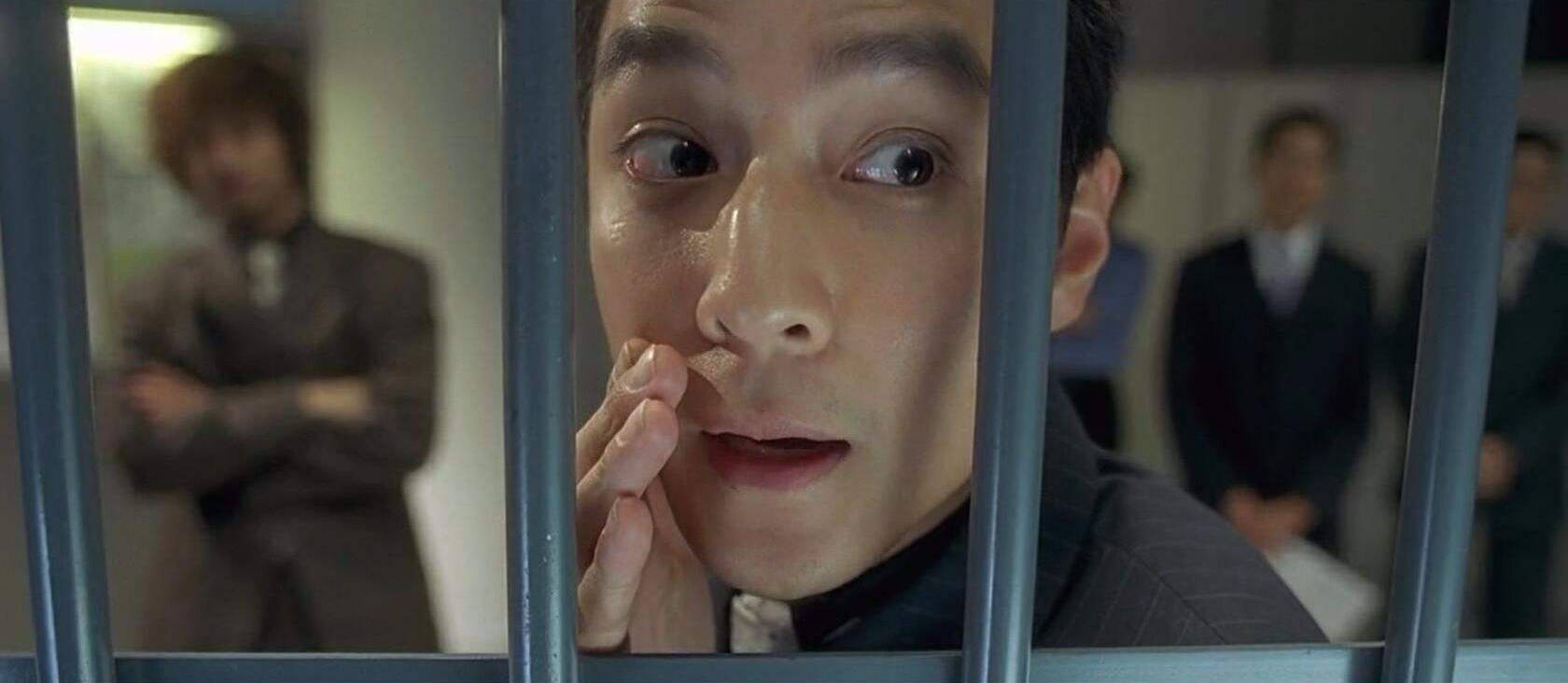 在成龙大哥2004年的电影《新警察故事》中,那是吴彦祖饰演的反派阿祖