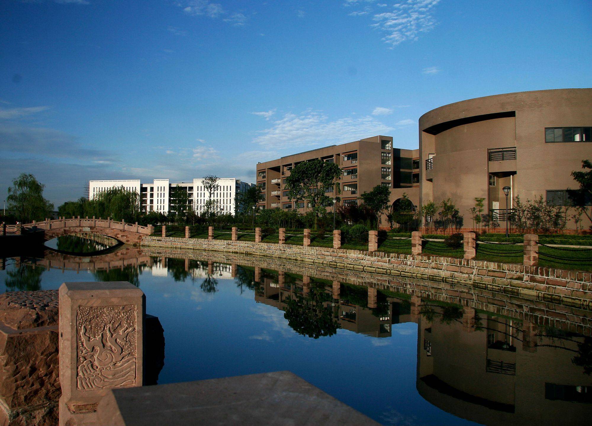 这四所名字带有"华"的大学,一个个身手不凡,老师:都是牛校