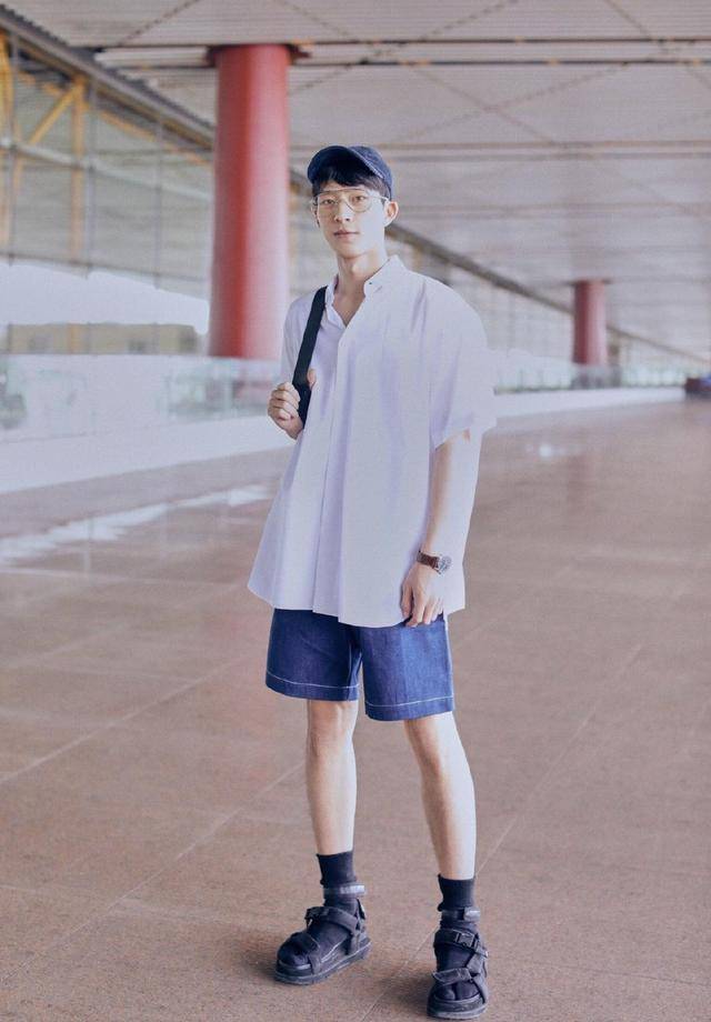 井柏然私服大合集青春男神上线啦极简文艺穿搭显贵气