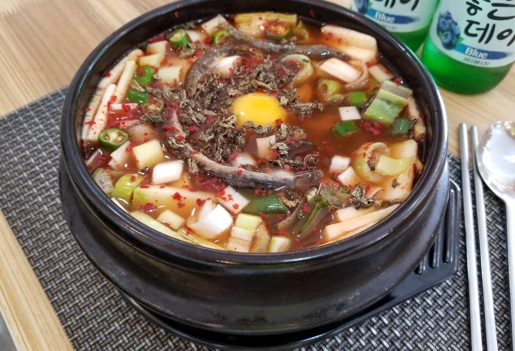 深受韩国钓鱼爱好者们喜爱的当地美食——九里泥鳅汤,究竟有怎样的