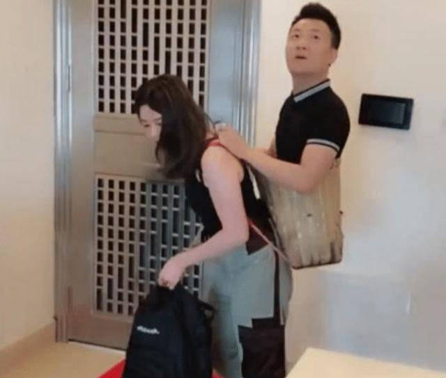 连体夫妻走红后却分开无腿丈夫抛弃断臂妻子人性底线在哪