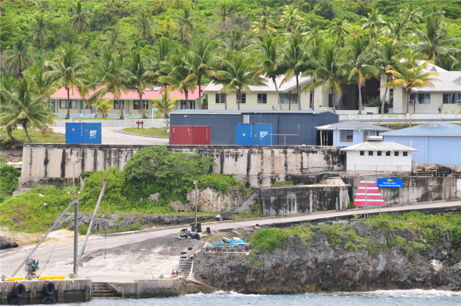 躺赢的小国:国家由14个村子组成,人口仅有1600多人却拥有2国国籍