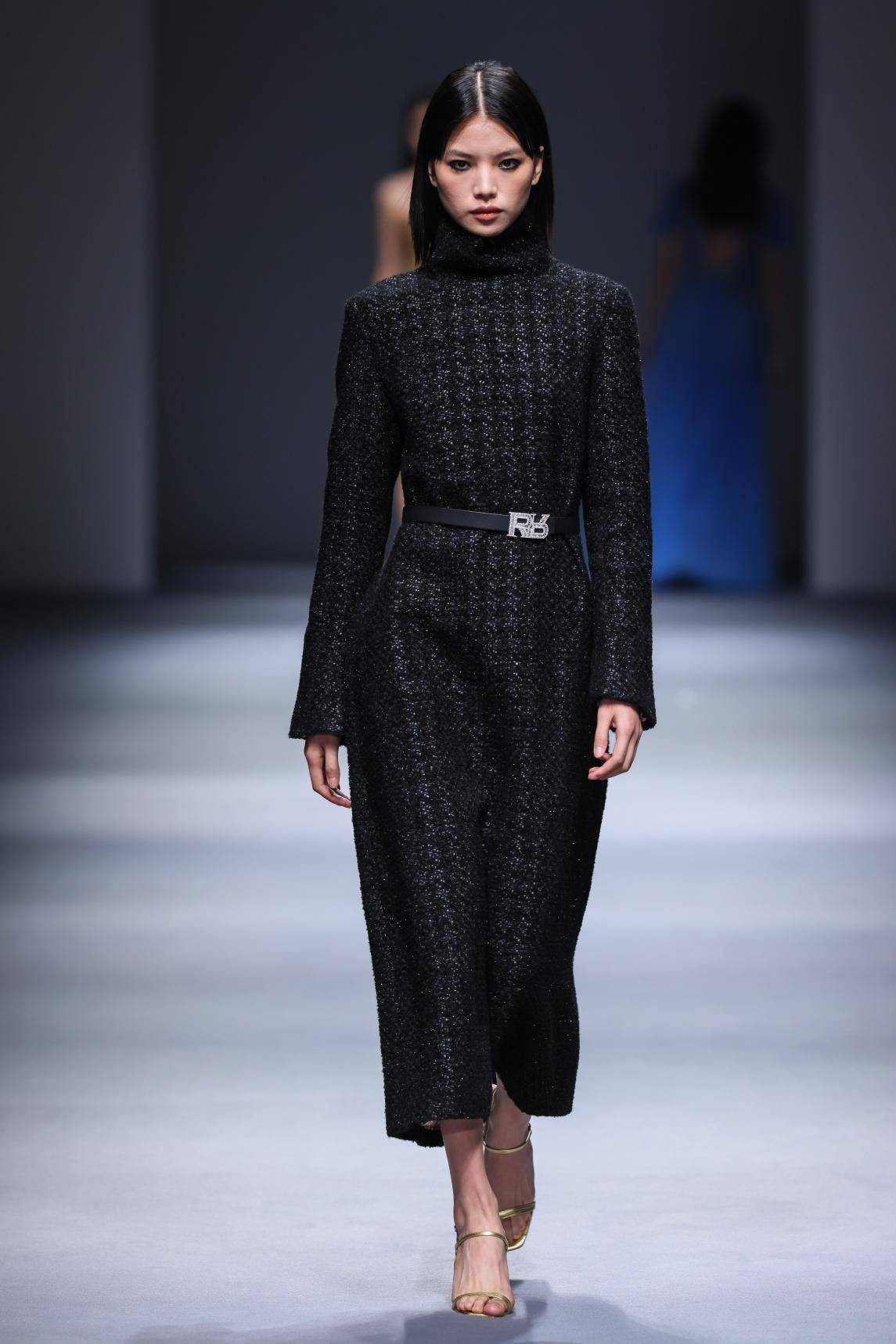 极致绽放bloominfullrueagthonis2021春夏系列优雅登陆上海时装周