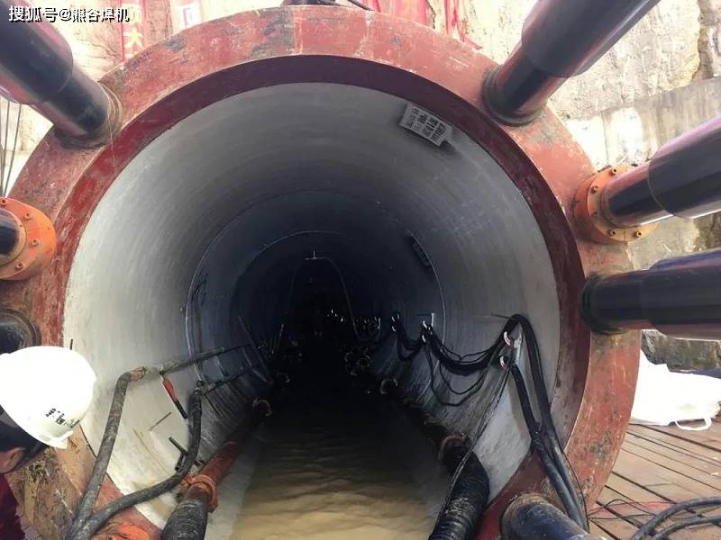 乘風破浪的熊谷管道自動焊機熊谷焊機焊接王寶河頂管隧道