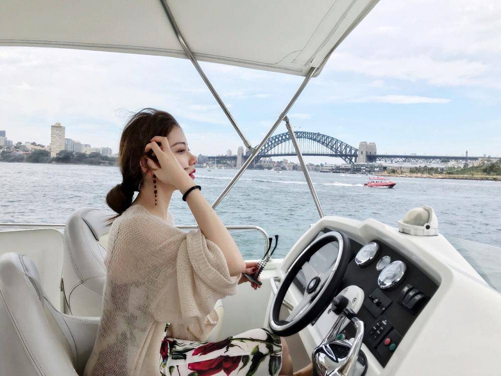 达到在朋友圈炫富的目的,一拍即合建立了"上海名媛群"