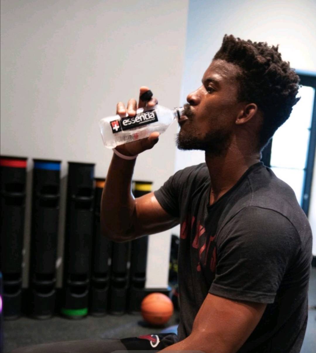 就在今天,nba retweet在推特上晒出了热火前锋吉米-巴特勒的训练照片