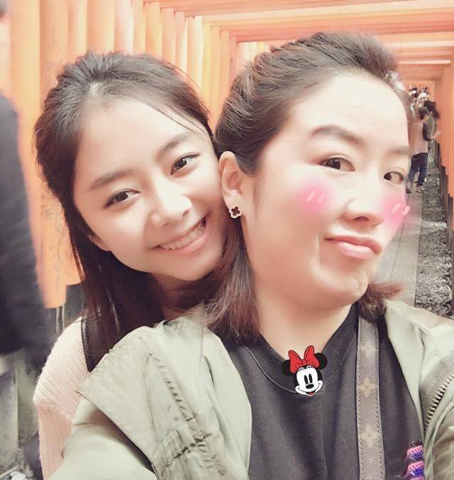 谭松韵经纪人回应点赞,称是手滑向宋茜道歉,就金鹰女神人选表态