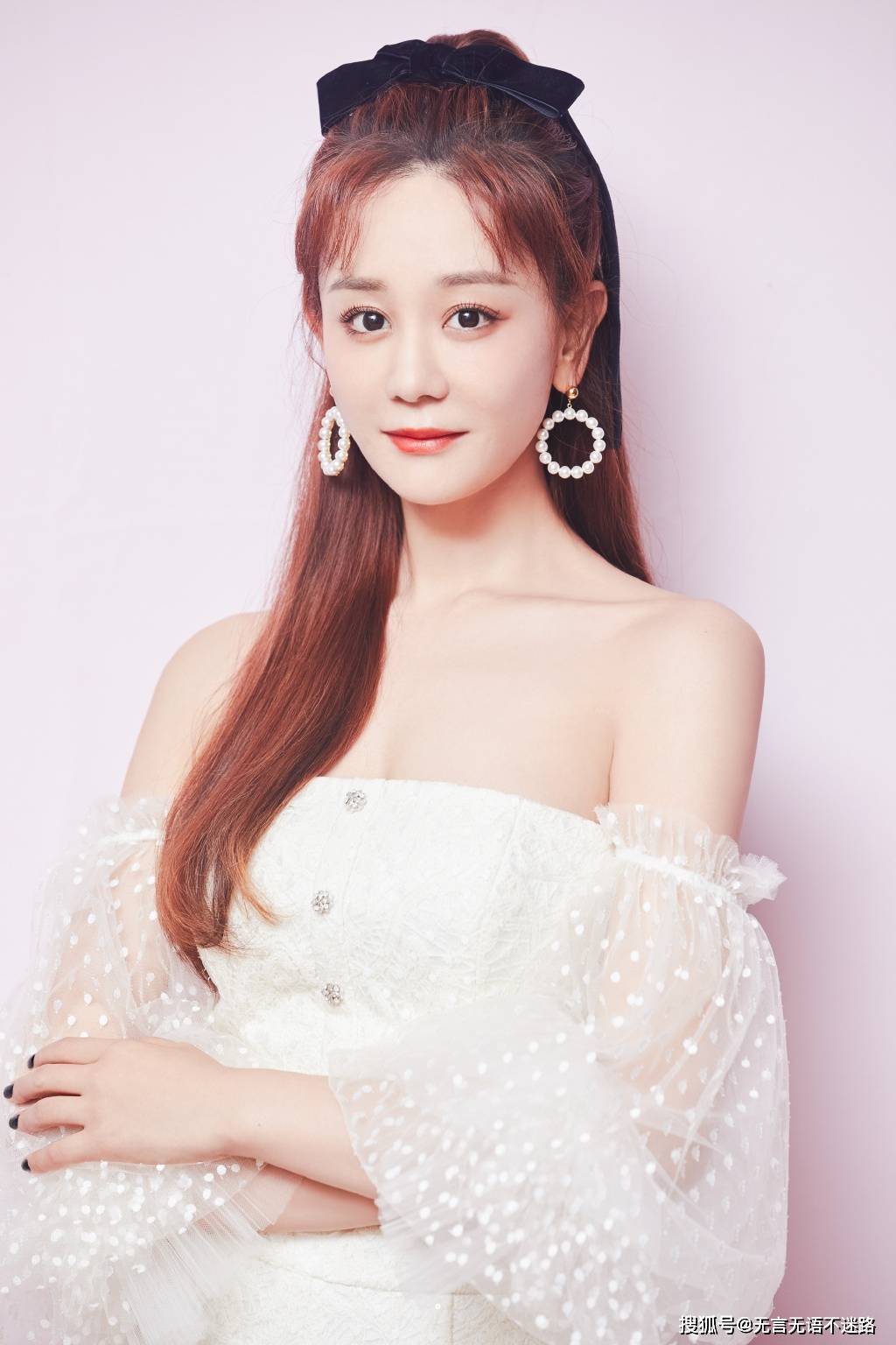 海陆抹胸裙性感生日美照,绽放耀眼光芒多面魅力