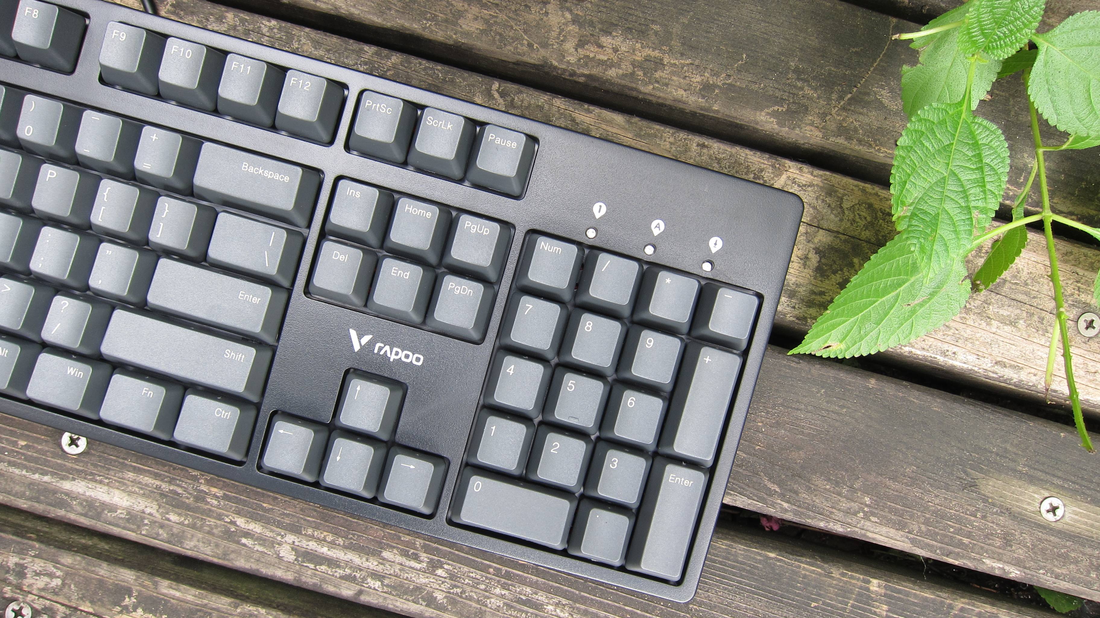 雷柏v860,集cherry原厂轴与pbt键帽于一体的键盘