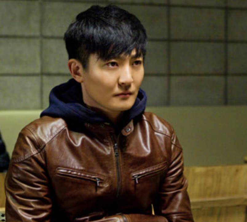 有一种"整容"叫郭京飞寸头,与现在判若两人,网友:心动的感觉