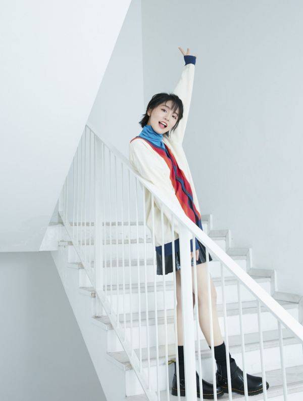 成果终于对"包浆袜"下手了,当她跳起来的那刻,这腿女生都酸了