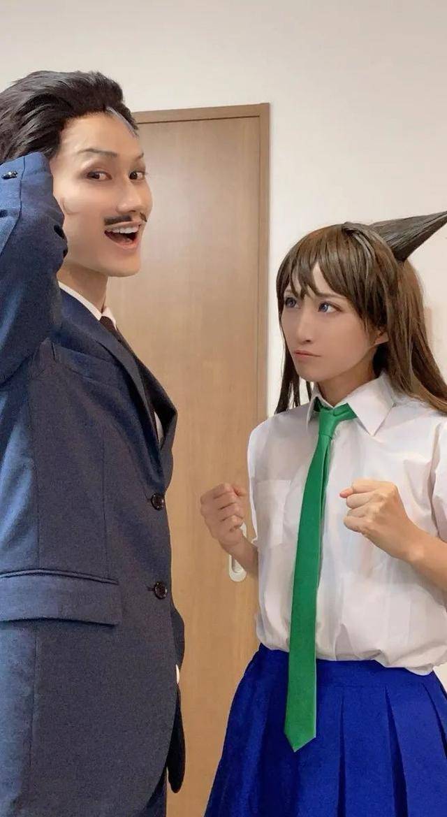 一家三口cos柯南名场面走红,高颜值太吸睛,儿子姿势是亮点