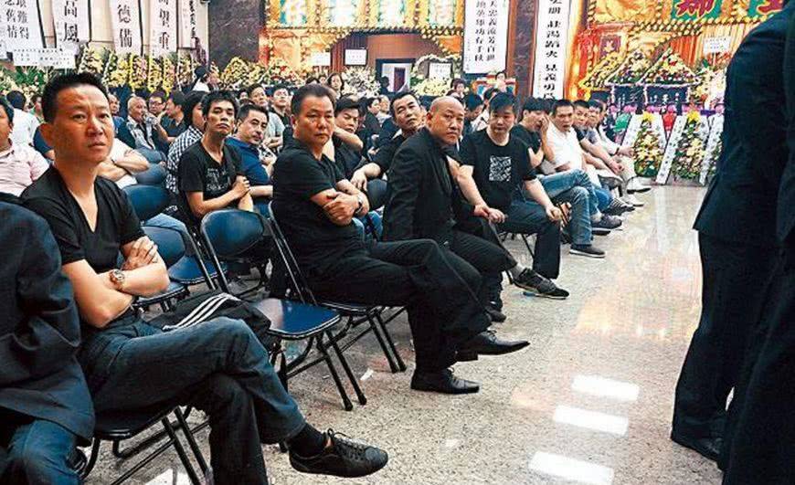 向华强兄弟被崩牙驹围困林江林胜拼死救主忠肝义胆传江湖