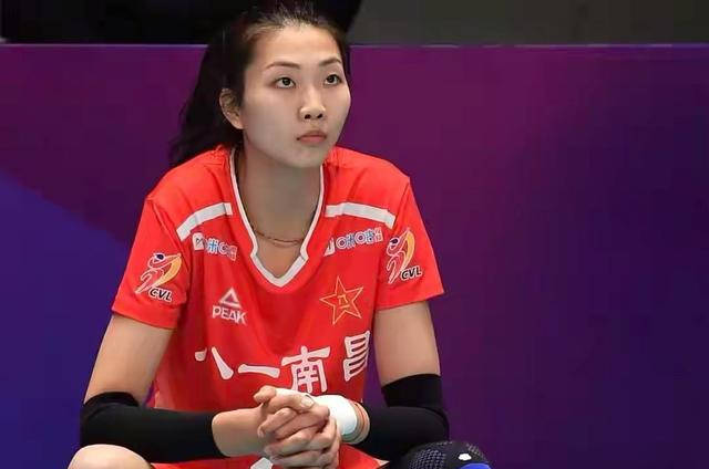 原创袁心玥看相声直呼快乐源泉剪短发染色引关注遭追问新赛季去哪