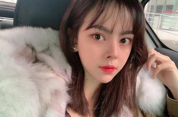 当年酷酷的陈俊生同学,已经是一个美人了.