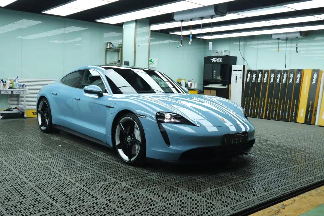 前言撩车: taycan是在保时捷70周年庆典上,保时捷