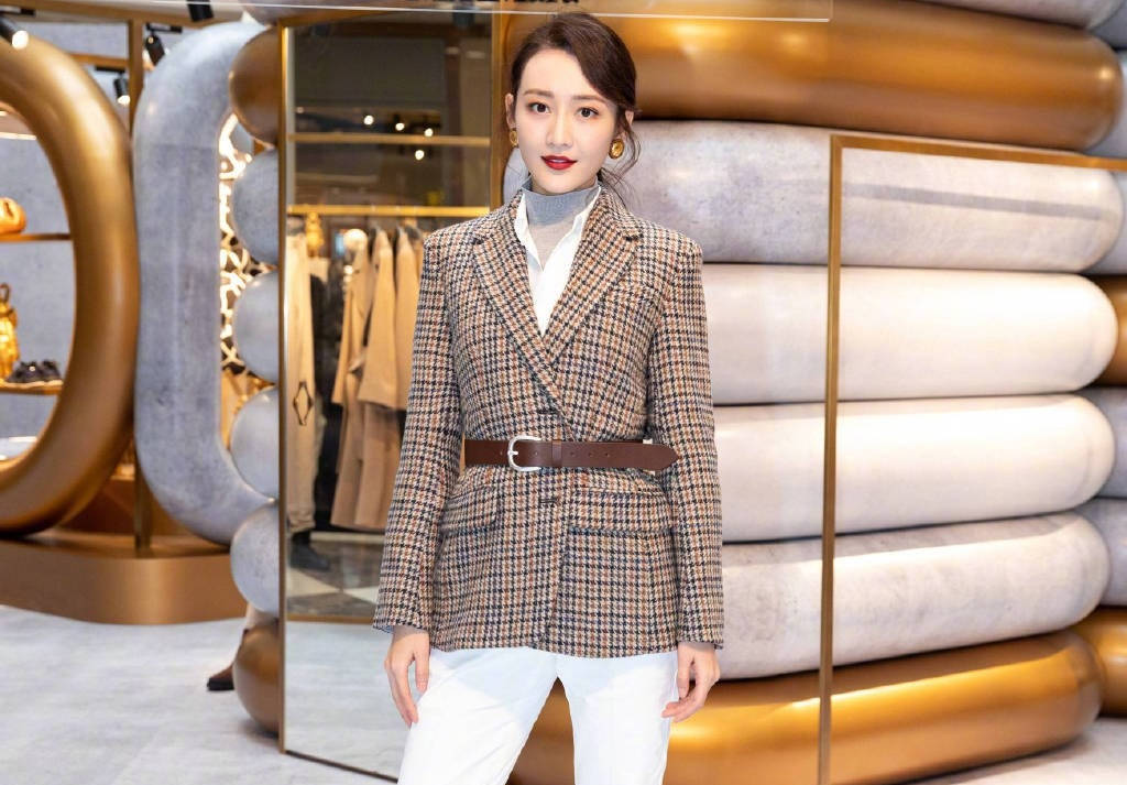王鸥出席2020秋冬系列活动,优雅干练迷人又飒!