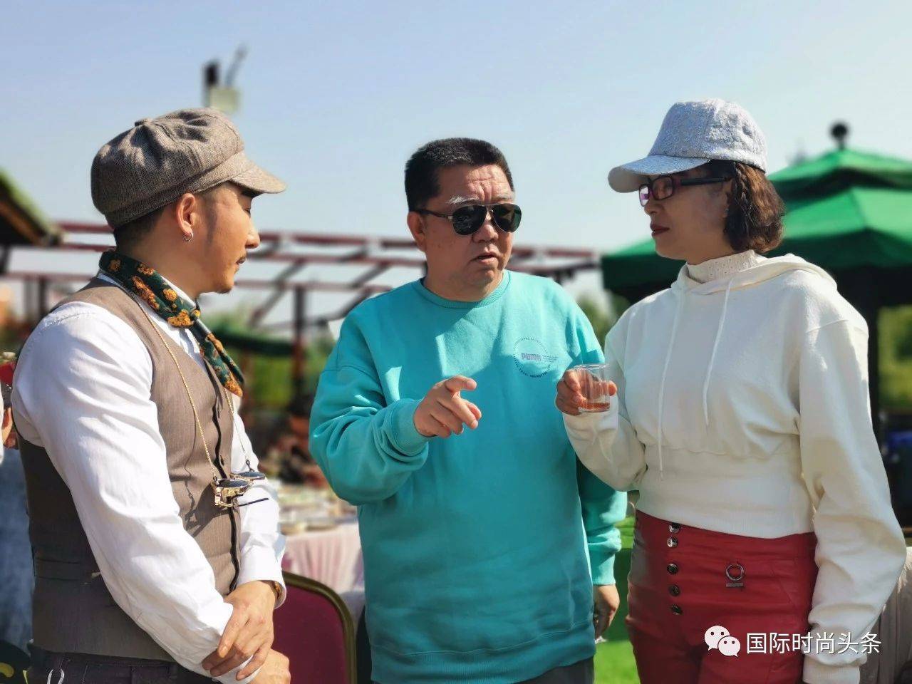 带领下副队长李洪建总政歌舞团歌唱家郑允武,著名相声艺术家孟凡贵