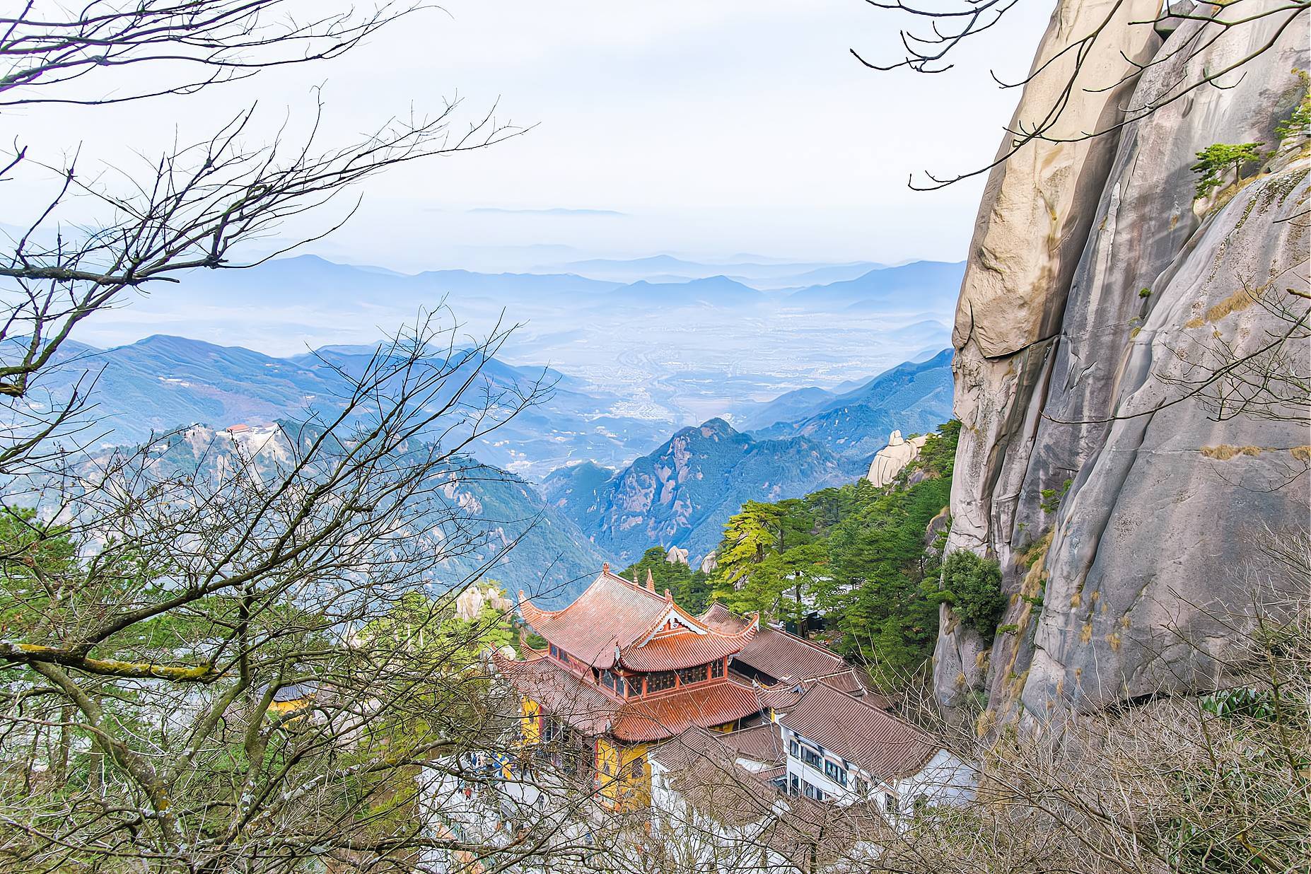 安徽僅次於黃山的名山為中國四大佛教名山之一景色美如畫