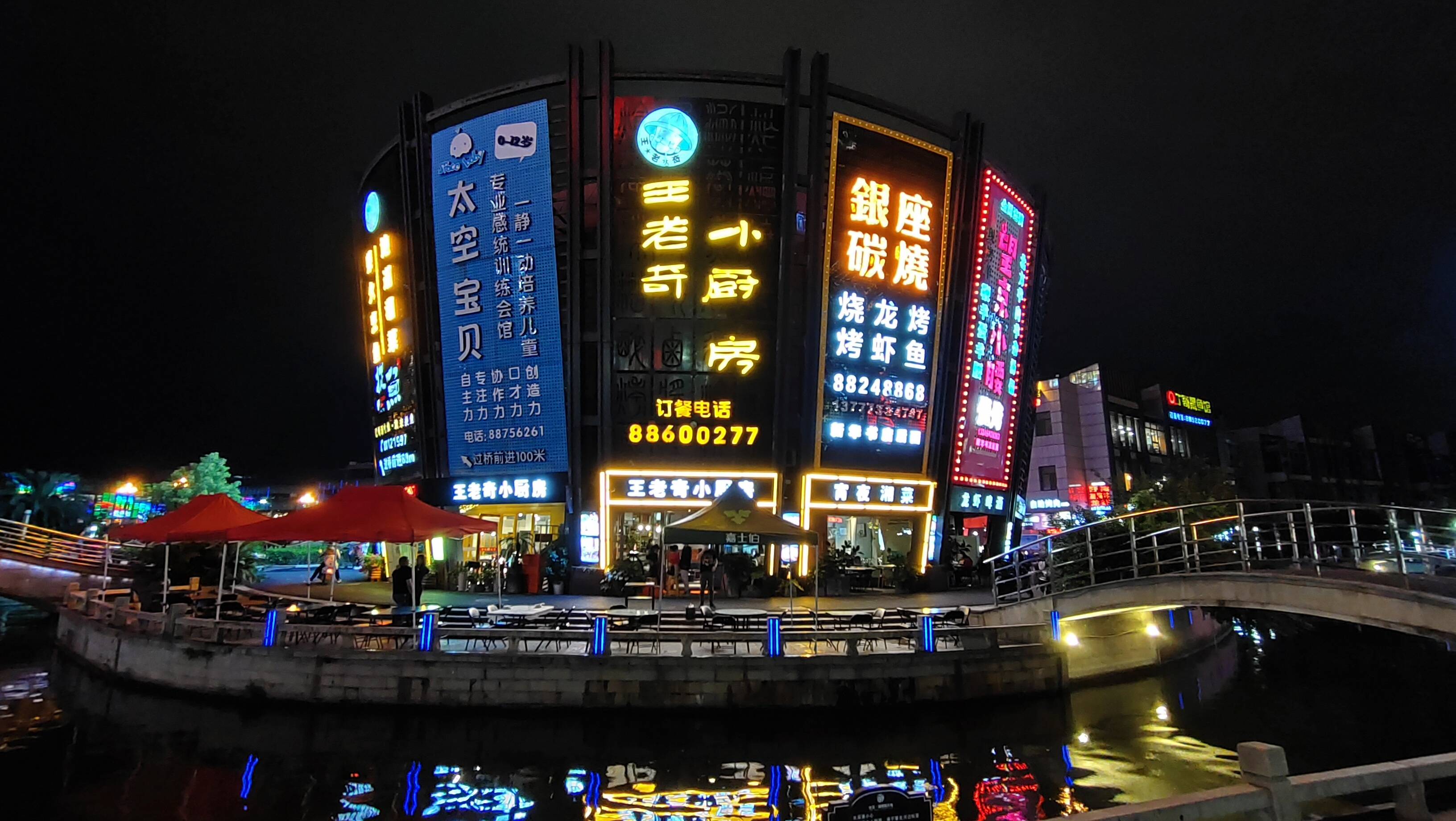 绍兴世茂湖滨夜色绚烂再没有当年的繁华喧嚣落寞的酒吧街