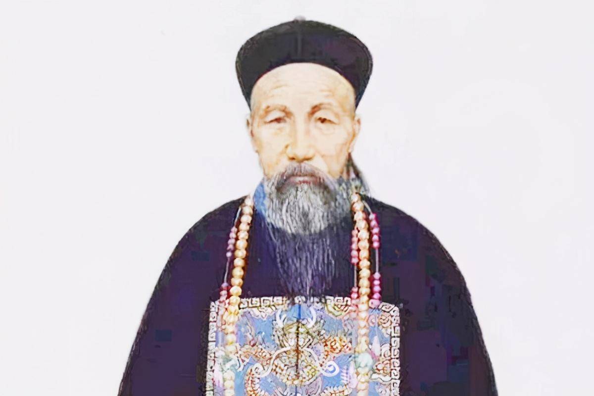 曾国荃本身曾官至两江总督,署礼部尚书,而他的儿子曾昭和,也是曾家