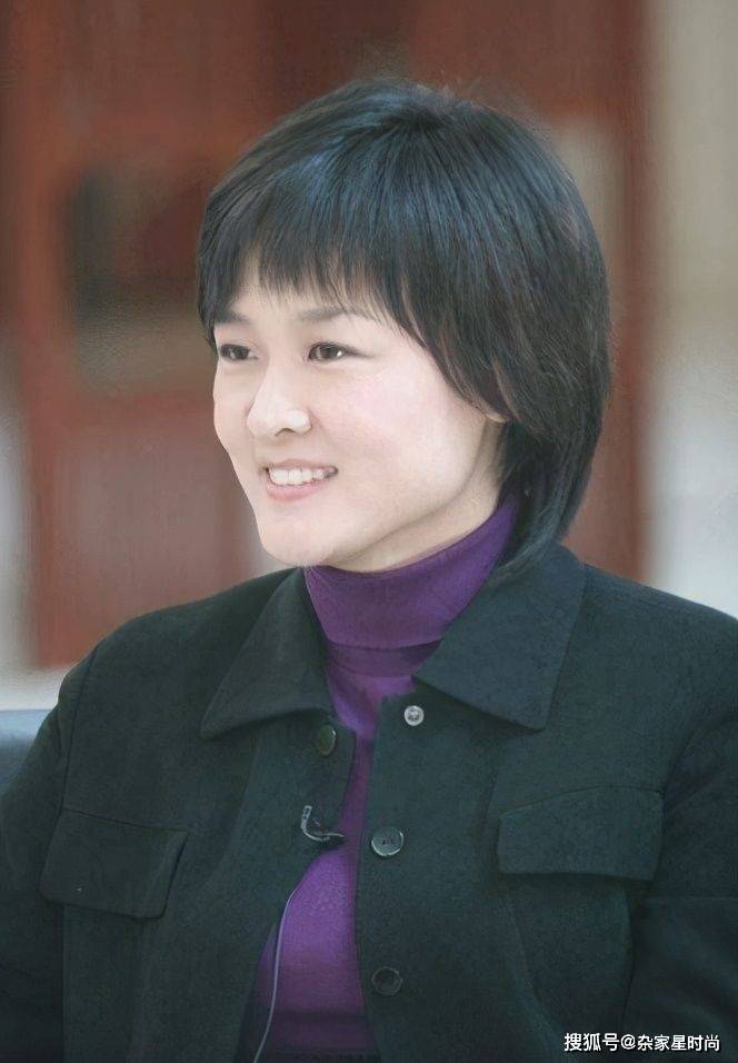 汶川地震过去12年,那个在灾区痛哭的央视记者李小萌,如今怎样