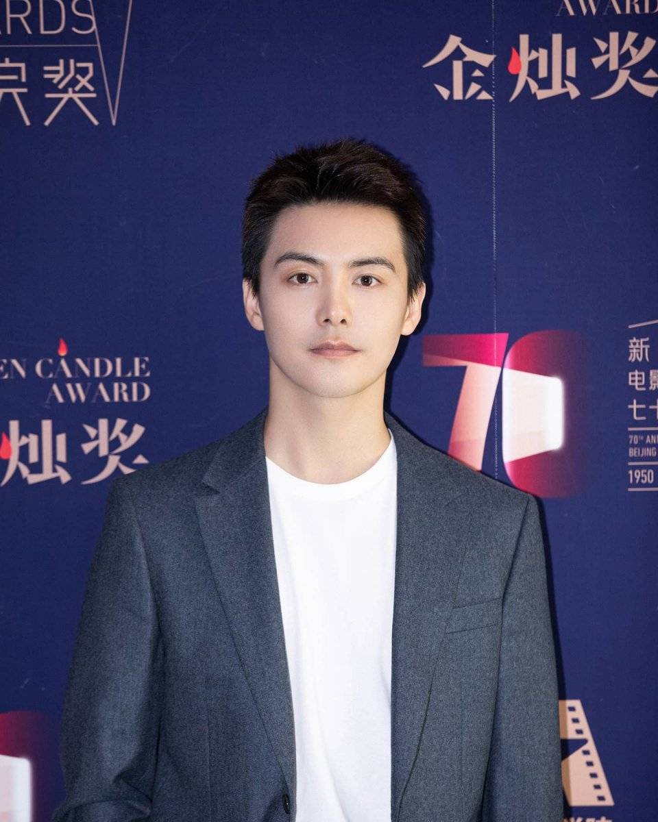 优秀毕业生马天宇参加北电70周年校庆 寸头造型亮了!