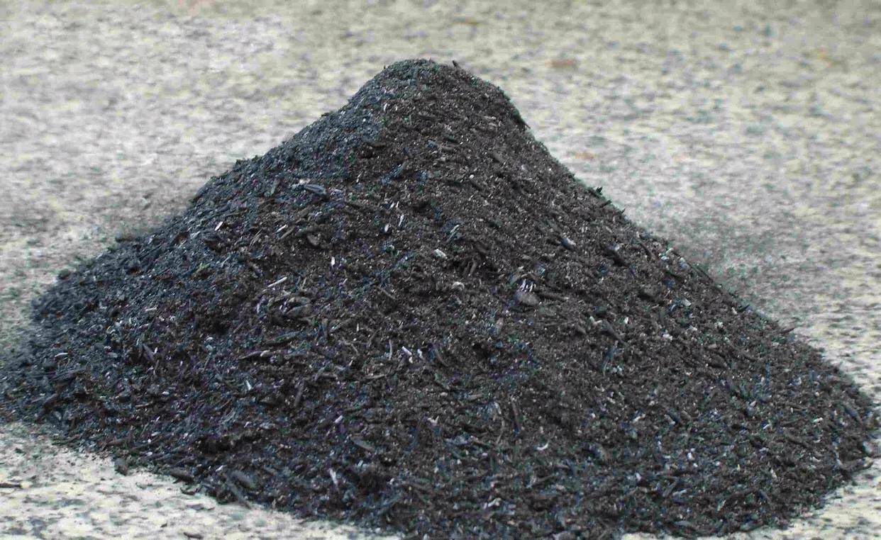 冬季将至天气渐寒巧用草木灰让蔬菜安稳过冬