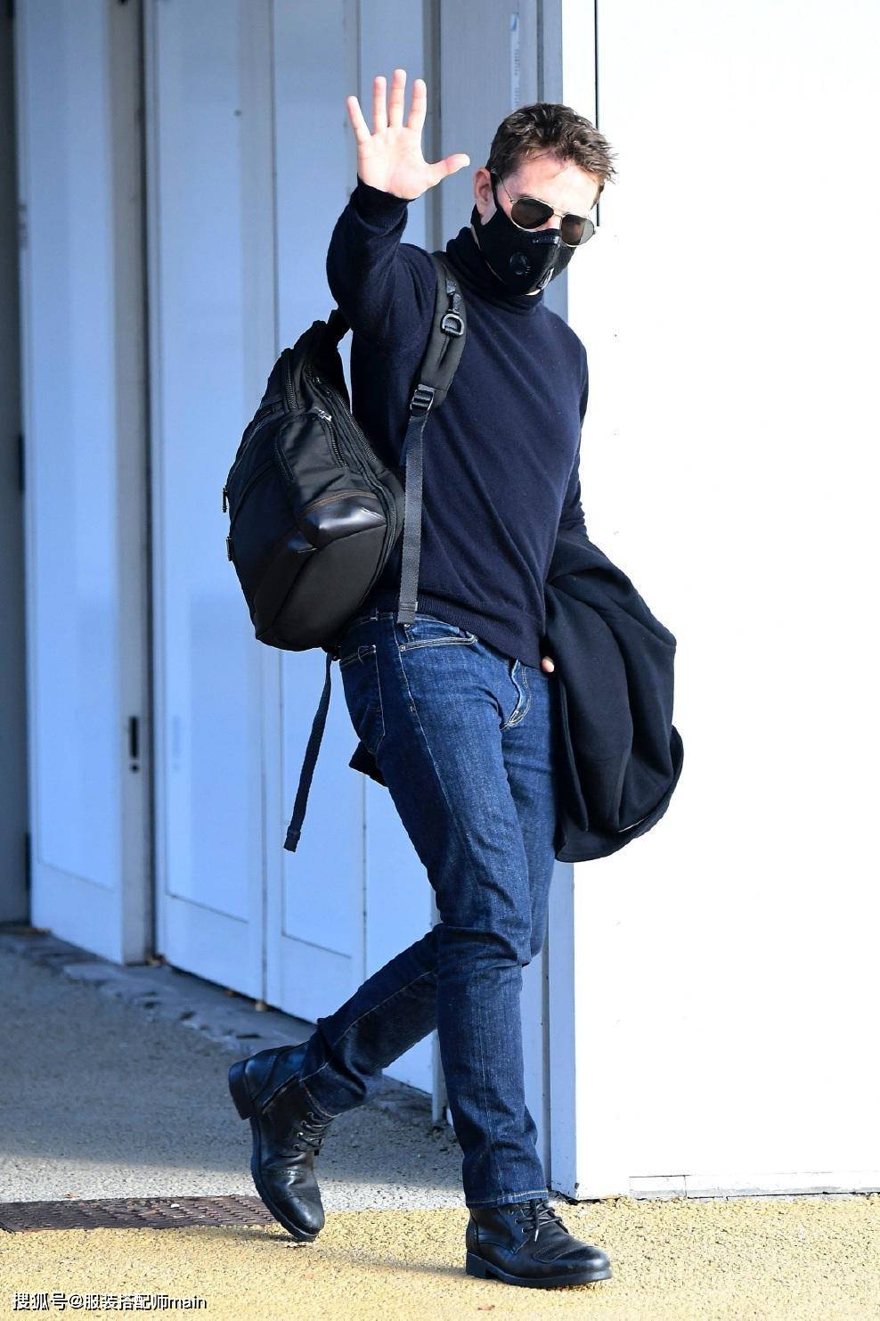 阿汤哥才是真猛男基础款打底衫显出胸肌轮廓奔六年纪身材太赞