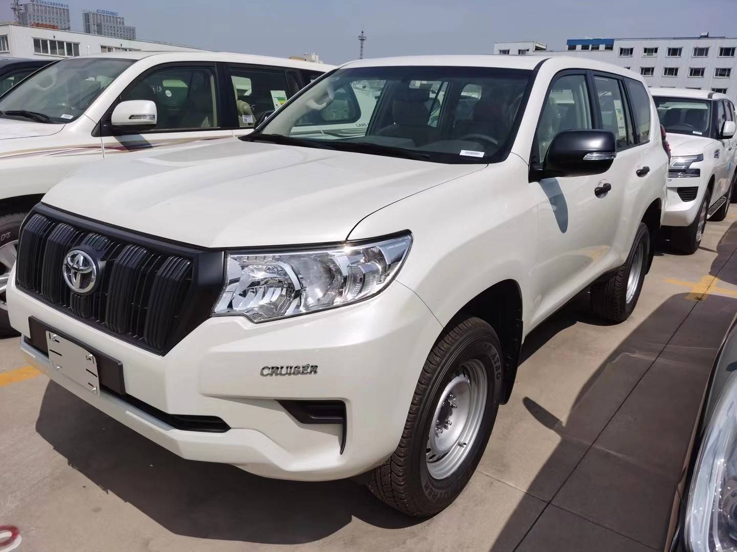 中东版丰田霸道2700现车行情硬派普拉多suv