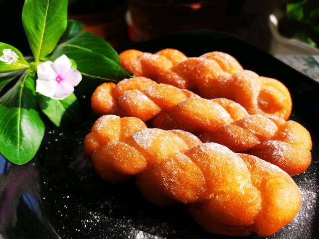 这款童年经典美食,外酥里嫩,松软好吃,专属于80后和90后的回忆