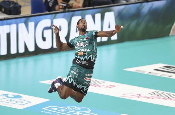 老昂刷新发球时速!巴西名宿劳燕分飞,意甲主帅下课潮