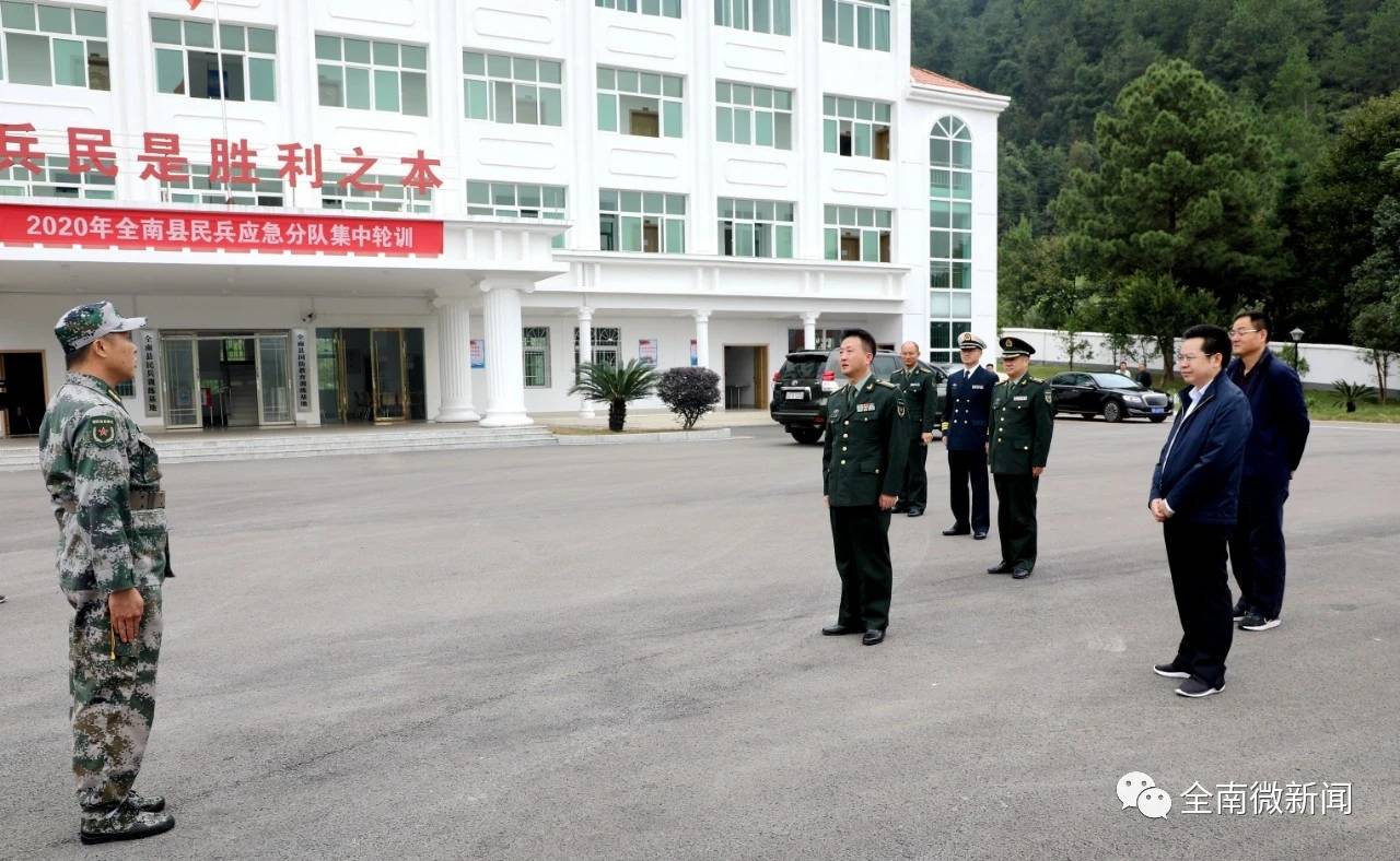 10月21日,市委常委,赣州军分区政委陈李忠深入我县