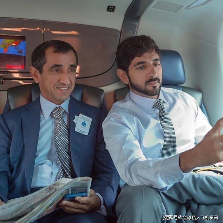 公务早班机迪拜38岁帅气王储在私人飞机上自拍大方展示霸道总裁日常