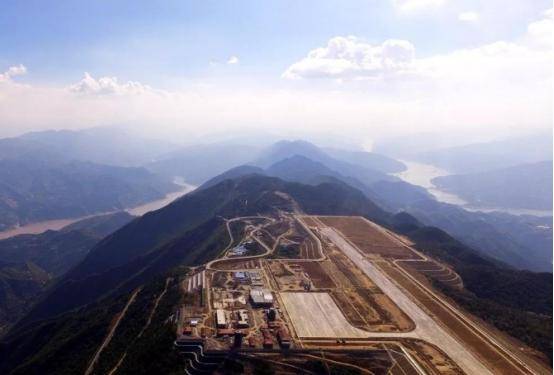 原创重庆机场这次又火了斥巨资16亿元修建被誉为最年轻的机场