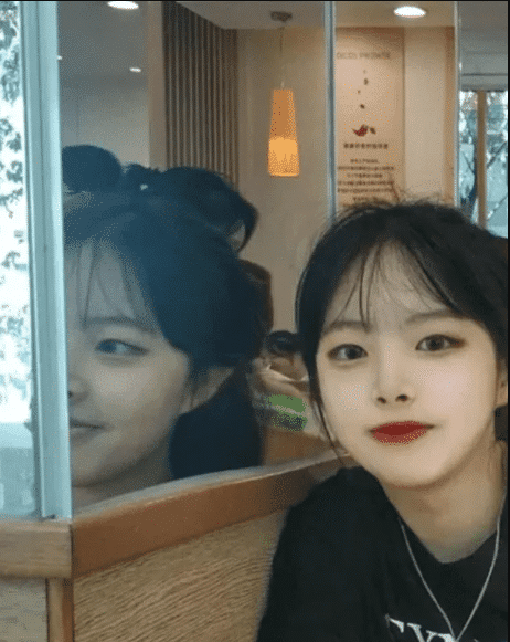 网恋女友发来照片看到镜子里的人分手了哈哈哈哈哈哈照妖镜