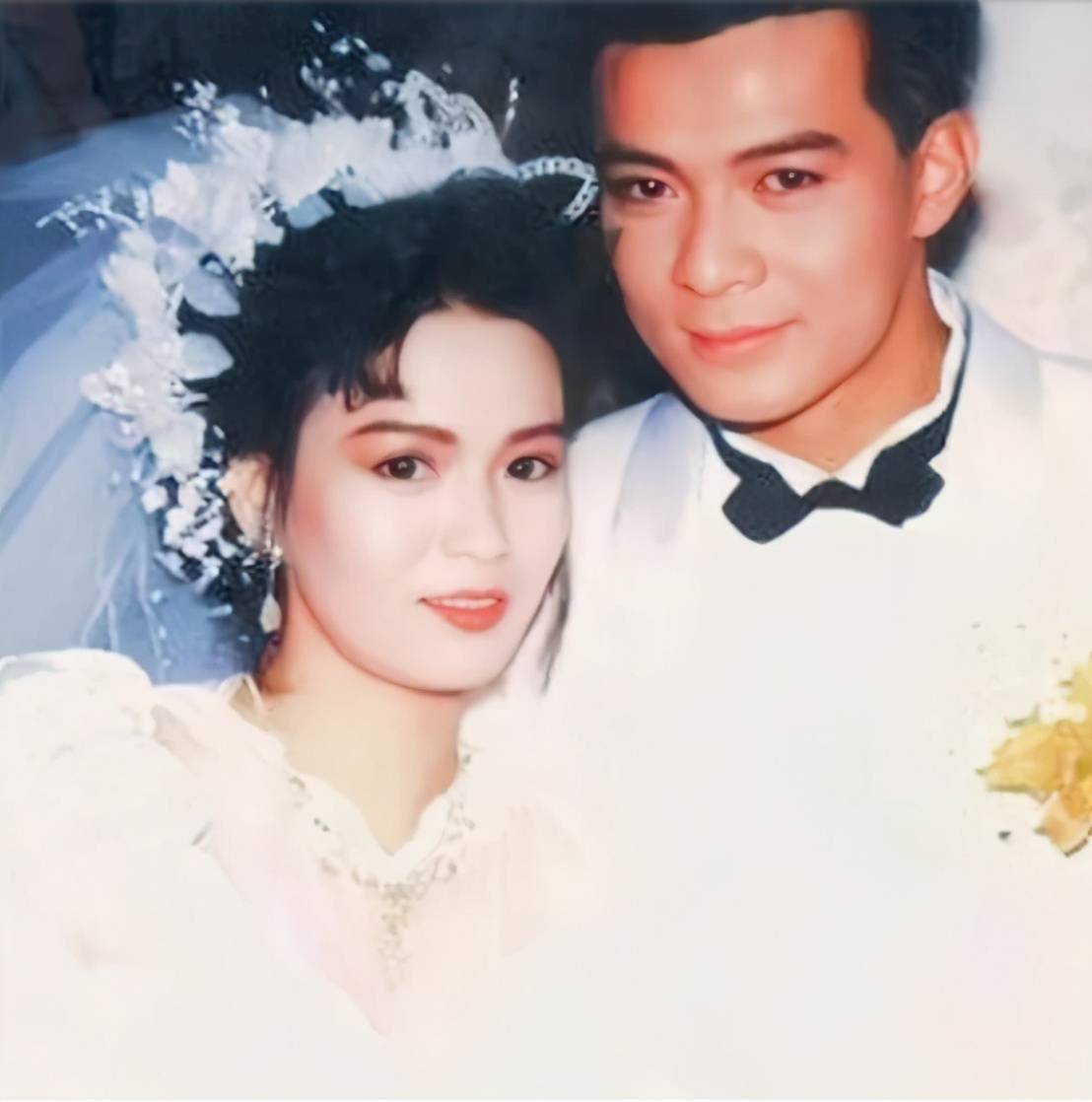 香港老戏骨聚会,70岁谭咏麟头发染红似小伙,68岁洪金宝显老