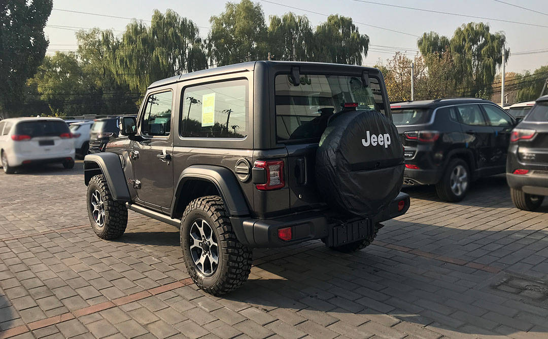 2020款jeep牧马人罗宾汉两门版陨石灰到店实拍!