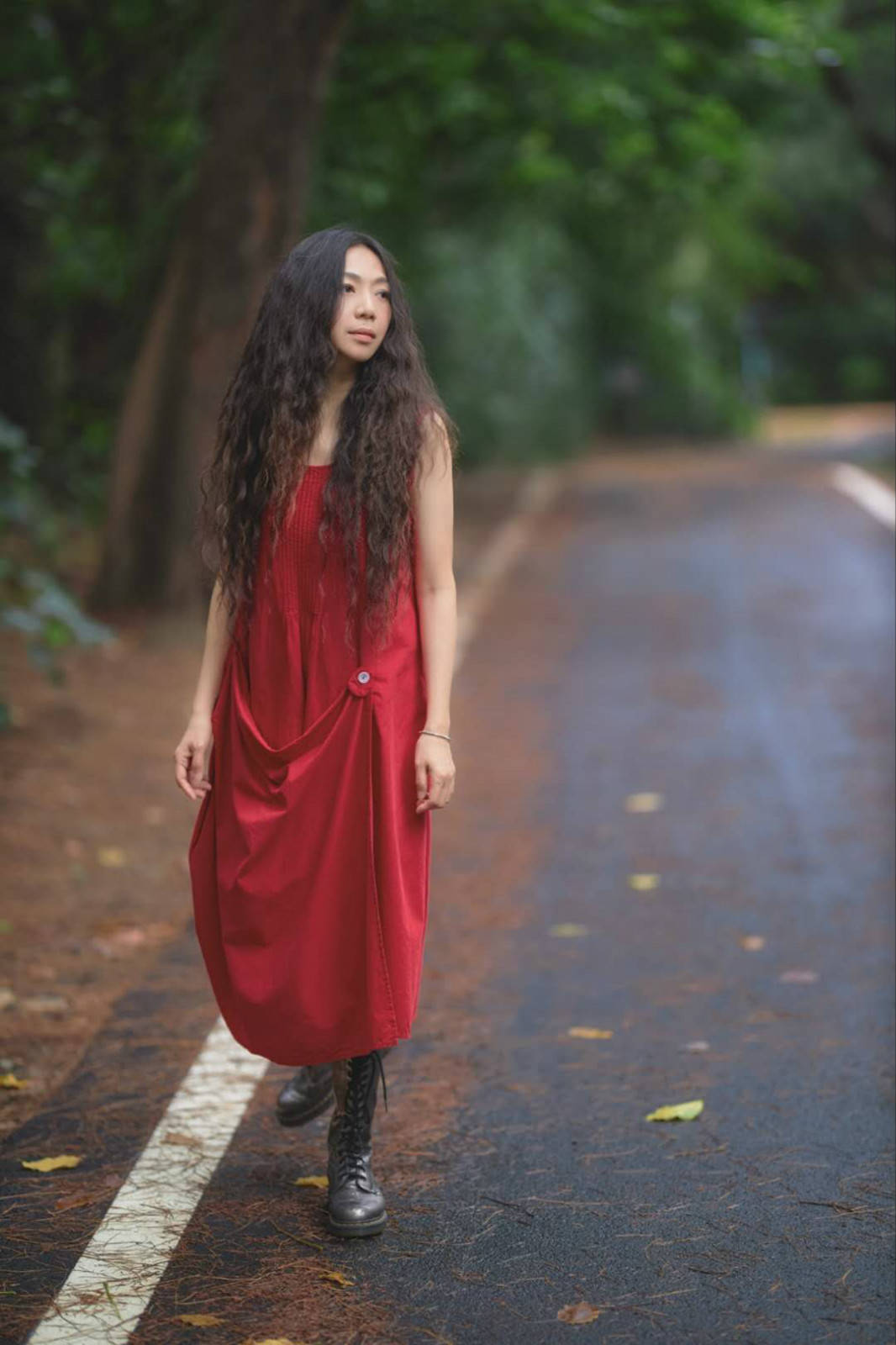 从聆听中对应心灵系歌后万芳新歌模样mv引乐迷共鸣