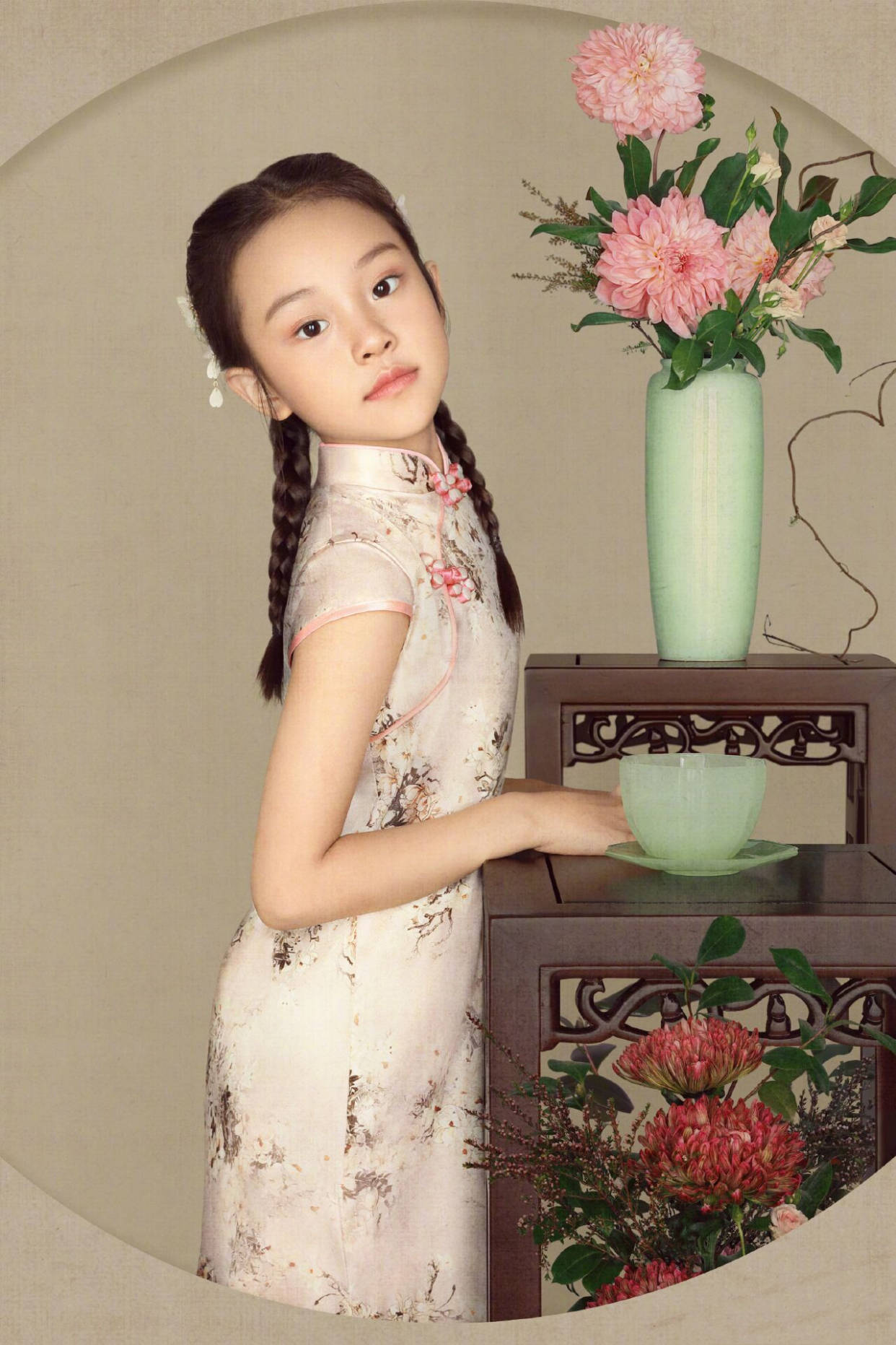 甜馨8岁生日引热议,一家三口合影难实现,蛋糕上的字太扎心_李小璐