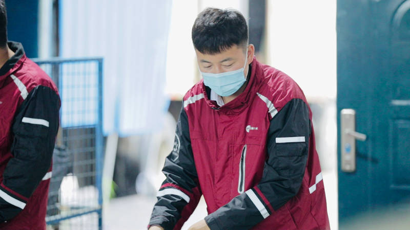 圆通快递小哥刘忠鑫荣获共青团中央"抗疫青年志愿服务先进个人"称号