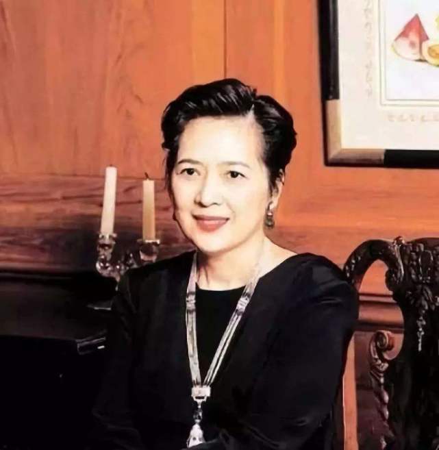 刘銮雄最大的错误不是娶了隐藏最深的甘比而是抛弃原配宝咏琴