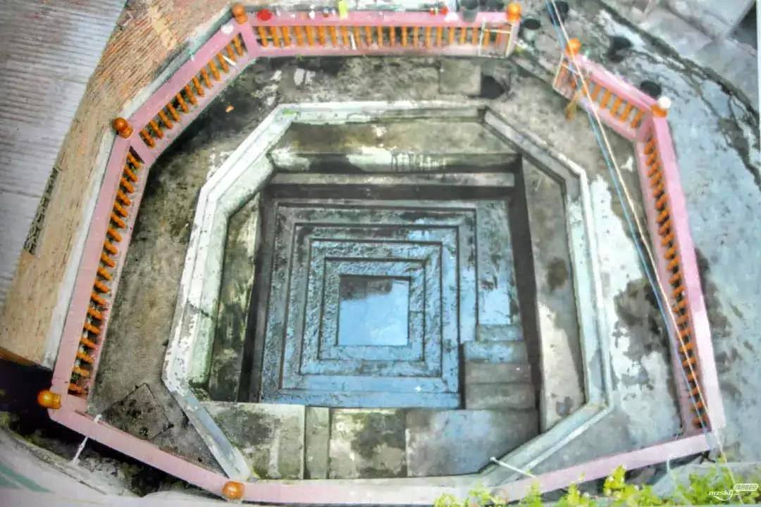 岗子上的"八角井"相传为明朝张家围的裔孙所建,因历史悠久,形状独特而