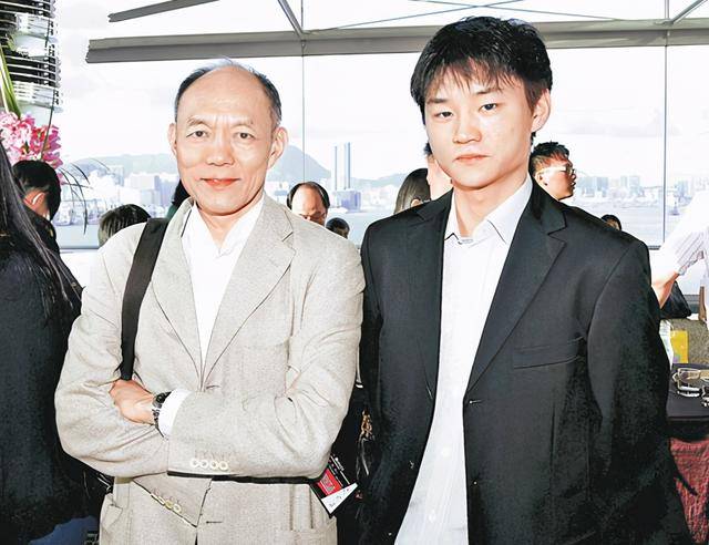 当然霍英东也有不争气的孙子,霍震寰的大儿子霍启中就多次犯大错,丢失