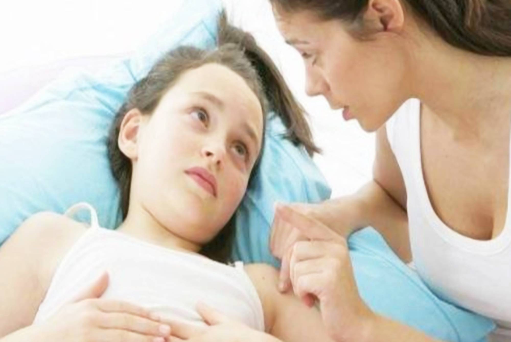 女儿第一次来月经,妈妈学会说四句话,让孩子走出尴尬,不再害怕