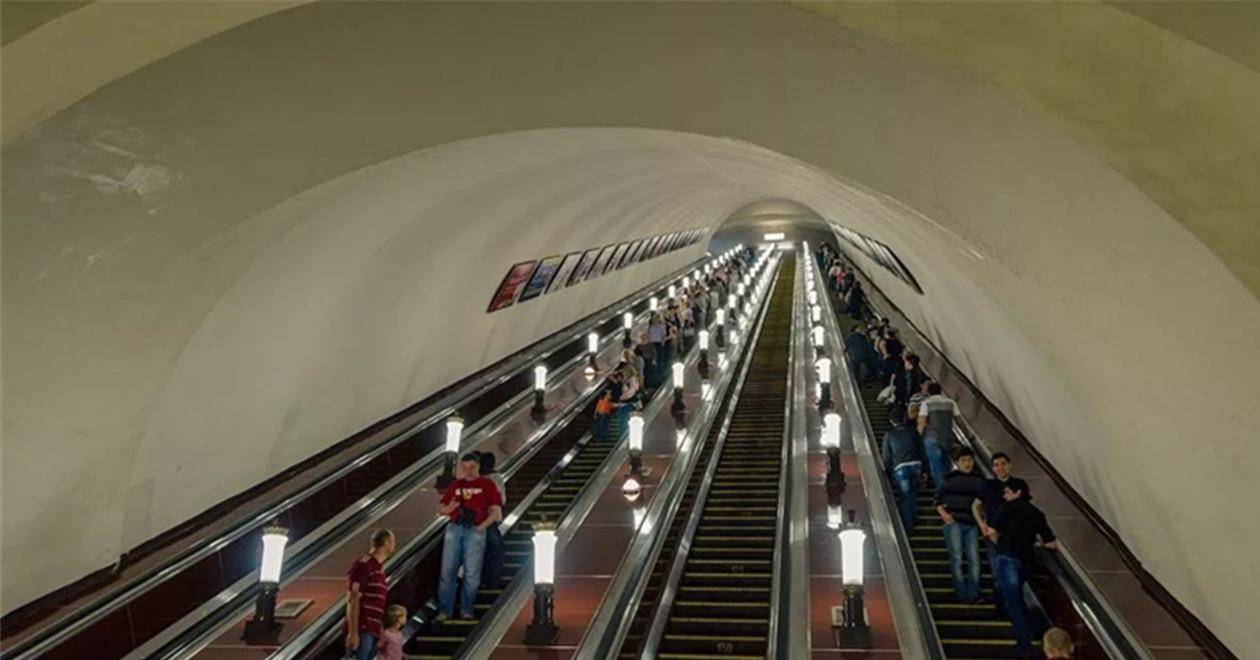 地铁迟迟没有进站这坐地铁是从白俄罗斯出发,大概14分钟后会到达